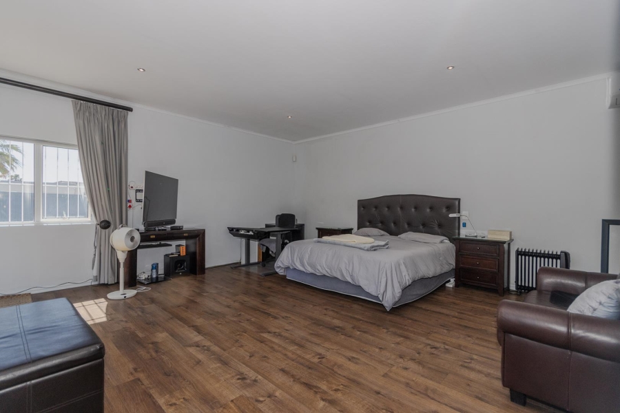5 Bedroom Property for Sale in Sunset Beach Western Cape